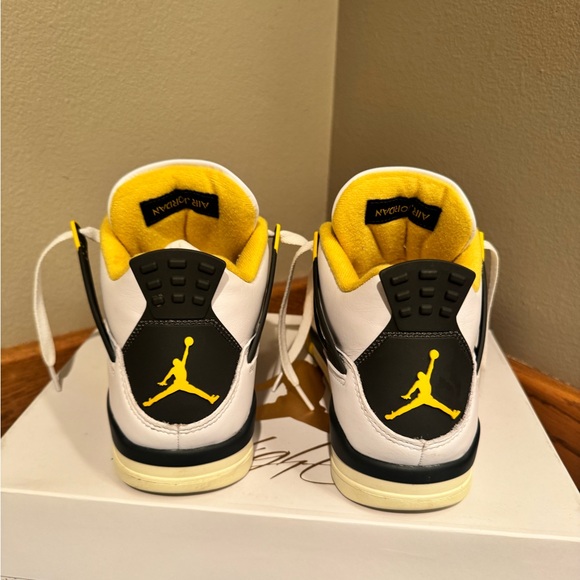 Women’s Air Jordan 4 Retro size 10 - Picture 4 of 10